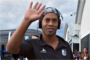 A Ronaldinho le resta un a�o de contrato con la instituci�n queretana