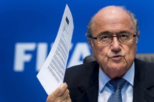 Sepp Blatter s considera quedarse en FIFA: asesor Asegura un asesor dentro del organismo