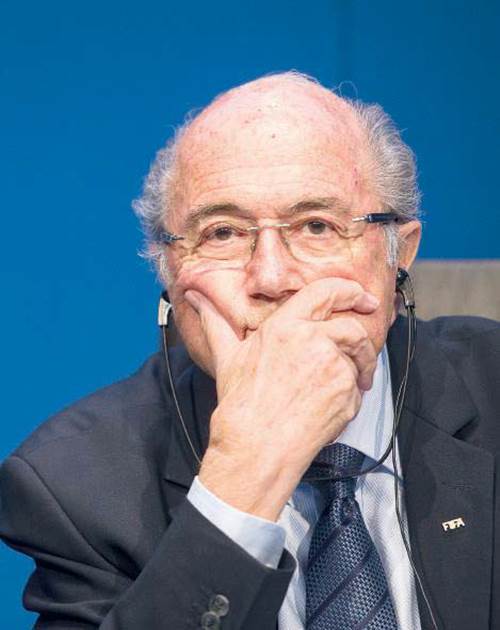 Sepp Blatter s� considera quedarse en FIFA: asesor