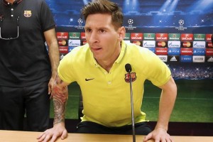 El futbolista argentino en una conferencia de prensa