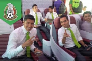 Los futbolistas mexicanos en su arribo a tierra chilena