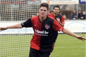 El delantero mexicano celebra un gol en la tercera divisi�n de Holanda