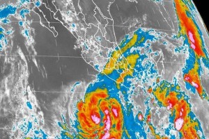 Blanca se desplaza al suroeste a dos kil�metros por hora, con vientos m�ximos sostenidos de 205 kil�