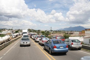 Los taxistas mantuvieron, por alrededor de dos horas, cerrada la circulaci�n de la carretera 190