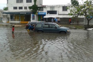 Reportan un muerto por lluvias en Cancn, QRoo Las precipitaciones alcanzaron los 330 milmetros de agua, una cantidad que no se haba presentado e