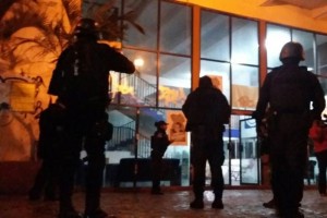 Elmentos de seguridad resguardan el inmueble tras el ataque