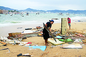 Suspenden clases por <i>Carlos</i>; esperan lluvias torrenciales