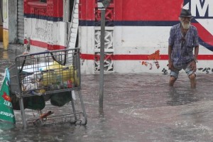 Declaran emergencia en siete municipios de QRoo Segn reportes de autoridades del municipio de Benito Jurez la lluvia acumulada fue de unos 330 mil