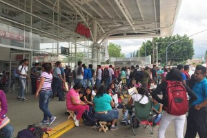 Un grupo de profesores se concentr� en el pasillo exterior, sin cerrar los accesos