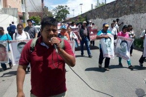 El presunto desalojo fue denunciado durante la marcha que efect�an maestros de la CETEG en la capita