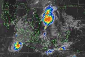 Mantienen alerta en 10 estados por huracn <i>Carlos</i> Se mantiene activa la zona de vigilancia por efectos de huracn, desde Punta San Telmo, Michoacn, h