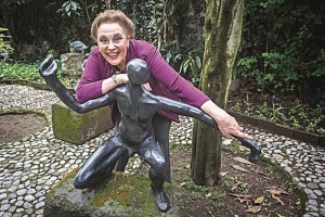 Carol Miller devela vnculos entre culturas ancestrales La escultura es otra pasin de Carol Miller; comenz a crear sus obras hace medio siglo, tuvo su pri