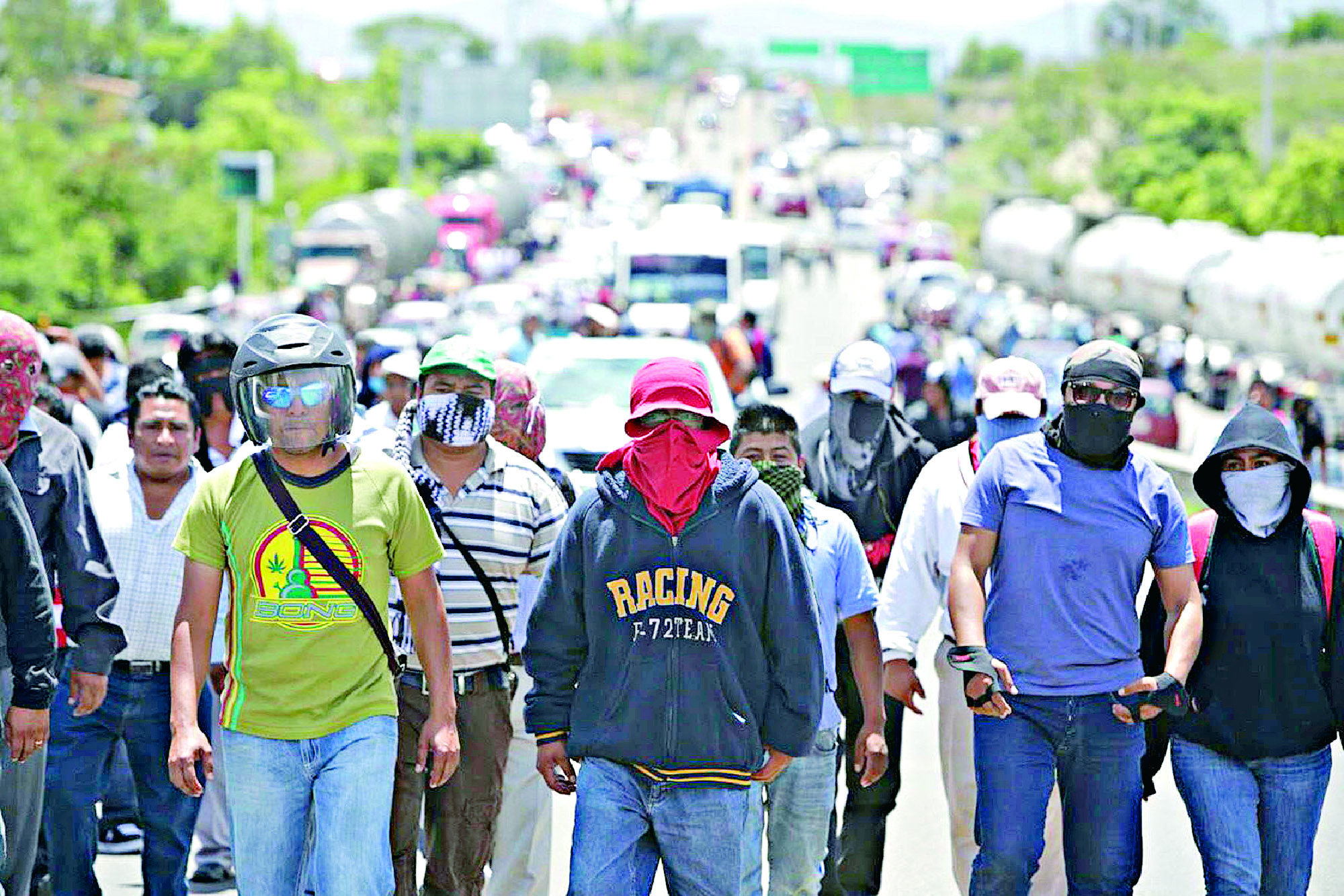 Disidentes vandalizan en sede del PRI en Oaxaca y Guerrero