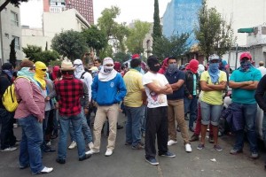 La comisi�n �nica negociadora de la CNTE, integrada por 27 personas, ingres� a la Secretar�a de Gobe