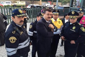 Supervisa Almeida operativo en Constituyentes El titular de la Polica capitalina, Hiram Almeida, supervisa el operativo implementado en las aveni